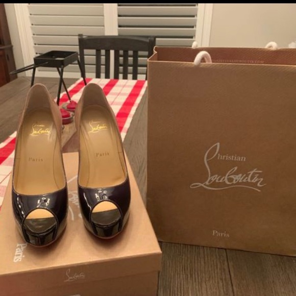 Christian Louboutin - Picture 2 of 5